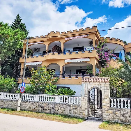 Apartamento Rovanjska-1 By Interhome